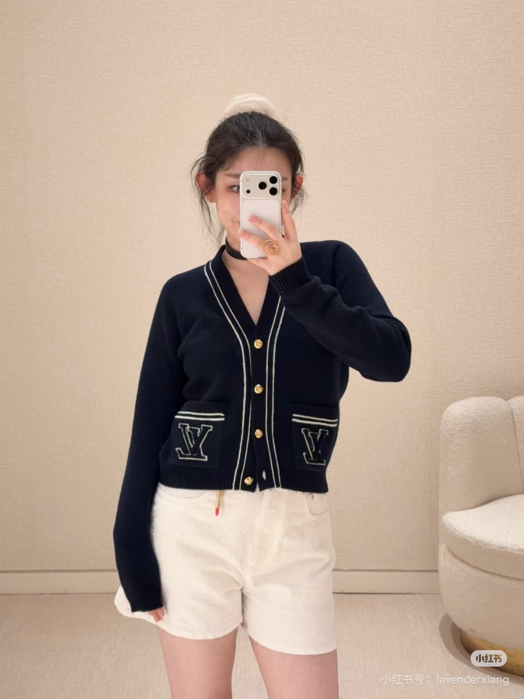 🆕L家🆕 早春新款 撞色V领针织长袖开衫颜色：宝蓝尺码：36.38.40
