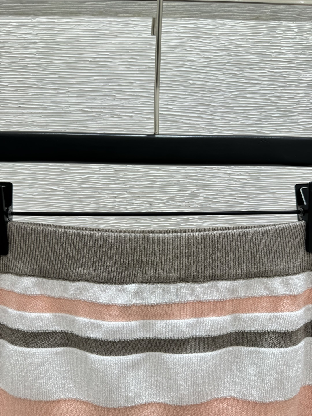 🆕F家🆕 早春新款 撞色条纹针织半裙颜色：粉色尺码：36.38.40