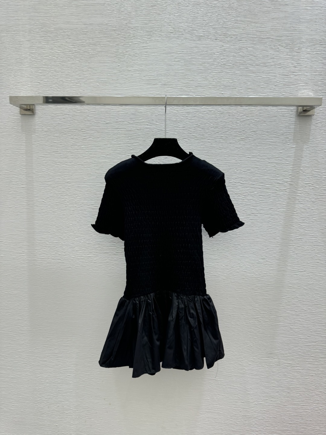 🆕M家🆕 早春新款 纯色简约针织短袖裙颜色：黑色尺码：36.38.40