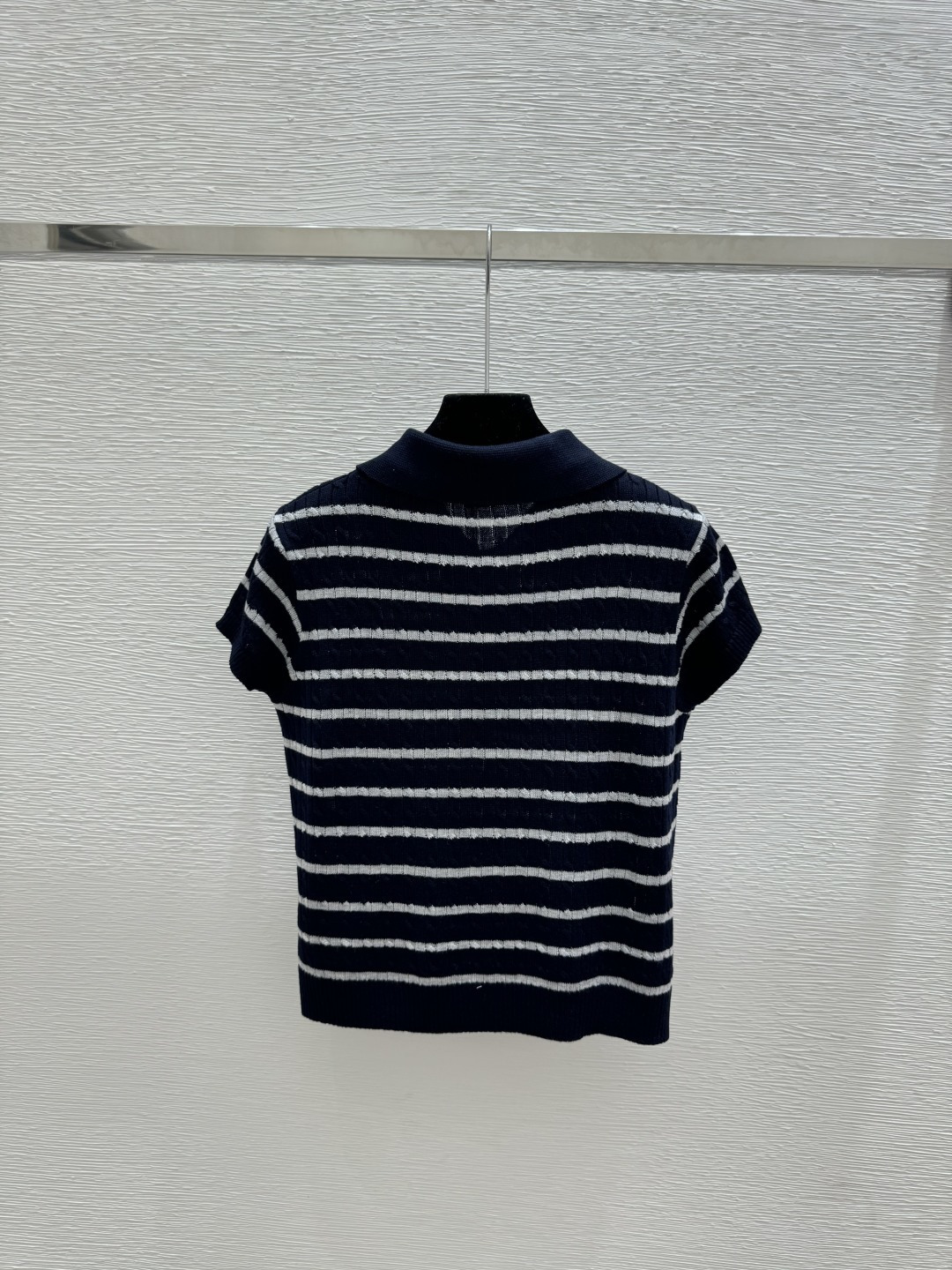 🆕BU家🆕 早春新款 撞色条纹翻领针织短袖颜色：白色 黑色尺码：36.38.40