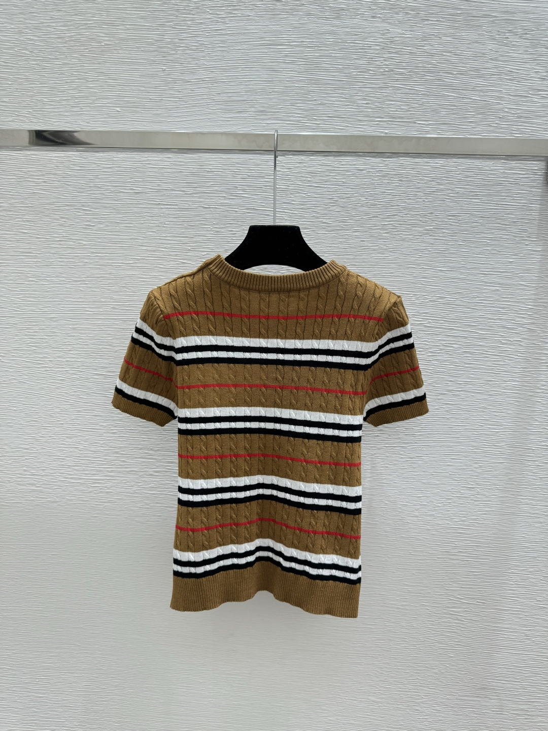 🆕BU家🆕 早春新款 撞色条纹翻领针织短袖颜色：卡其 白色尺码：36.38.40