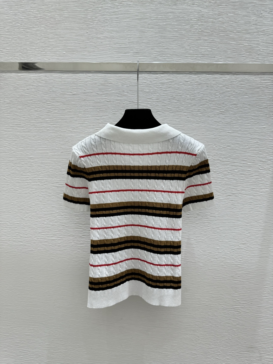 🆕BU家🆕 早春新款 撞色条纹翻领针织短袖颜色：卡其 白色尺码：36.38.40