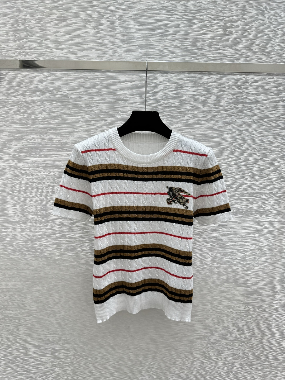🆕BU家🆕 早春新款 撞色条纹圆领针织短袖颜色：白色 卡其尺码：36.38.40