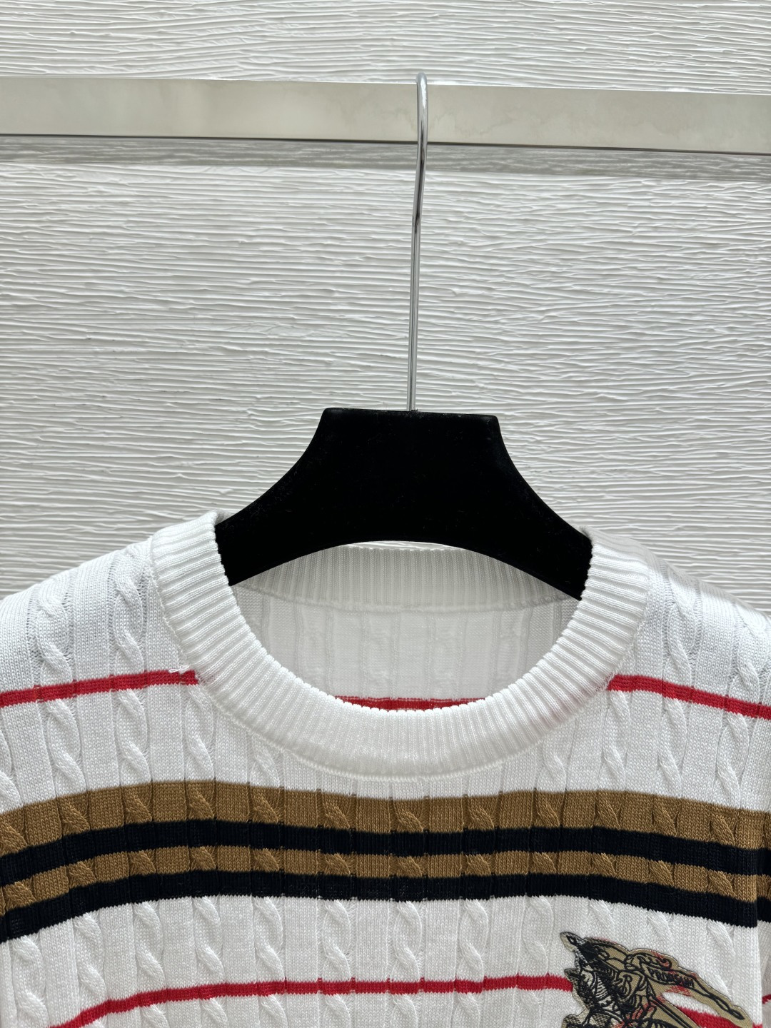 🆕BU家🆕 早春新款 撞色条纹圆领针织短袖颜色：白色 卡其尺码：36.38.40