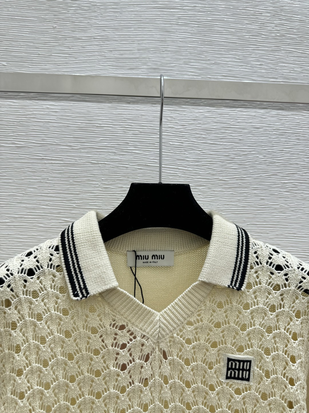 🆕M家🆕 早春新款 撞色翻领镂空针织短袖颜色：黑色 杏色尺码：36.38.40