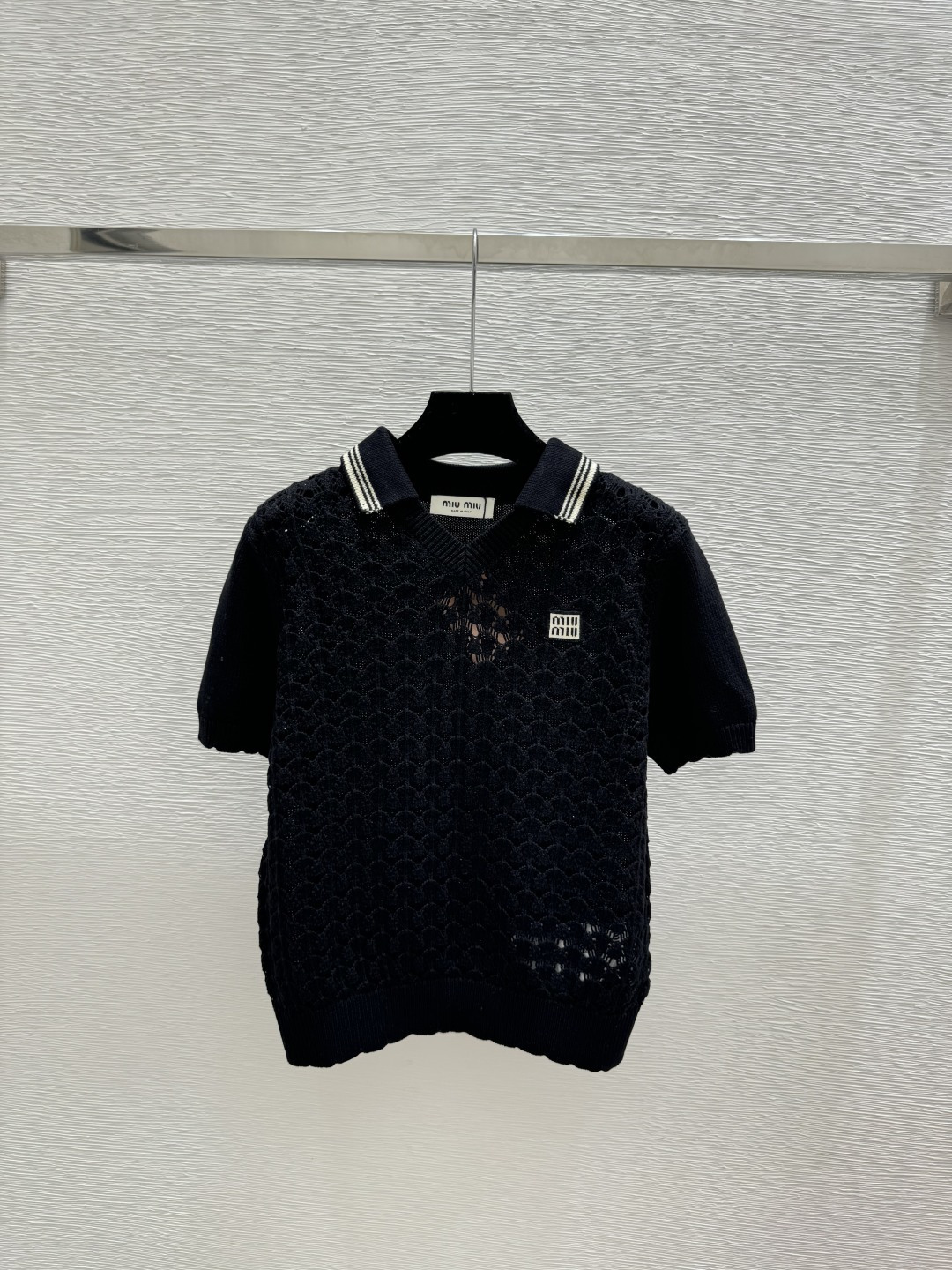 🆕M家🆕 早春新款 撞色翻领镂空针织短袖颜色：黑色 杏色尺码：36.38.40