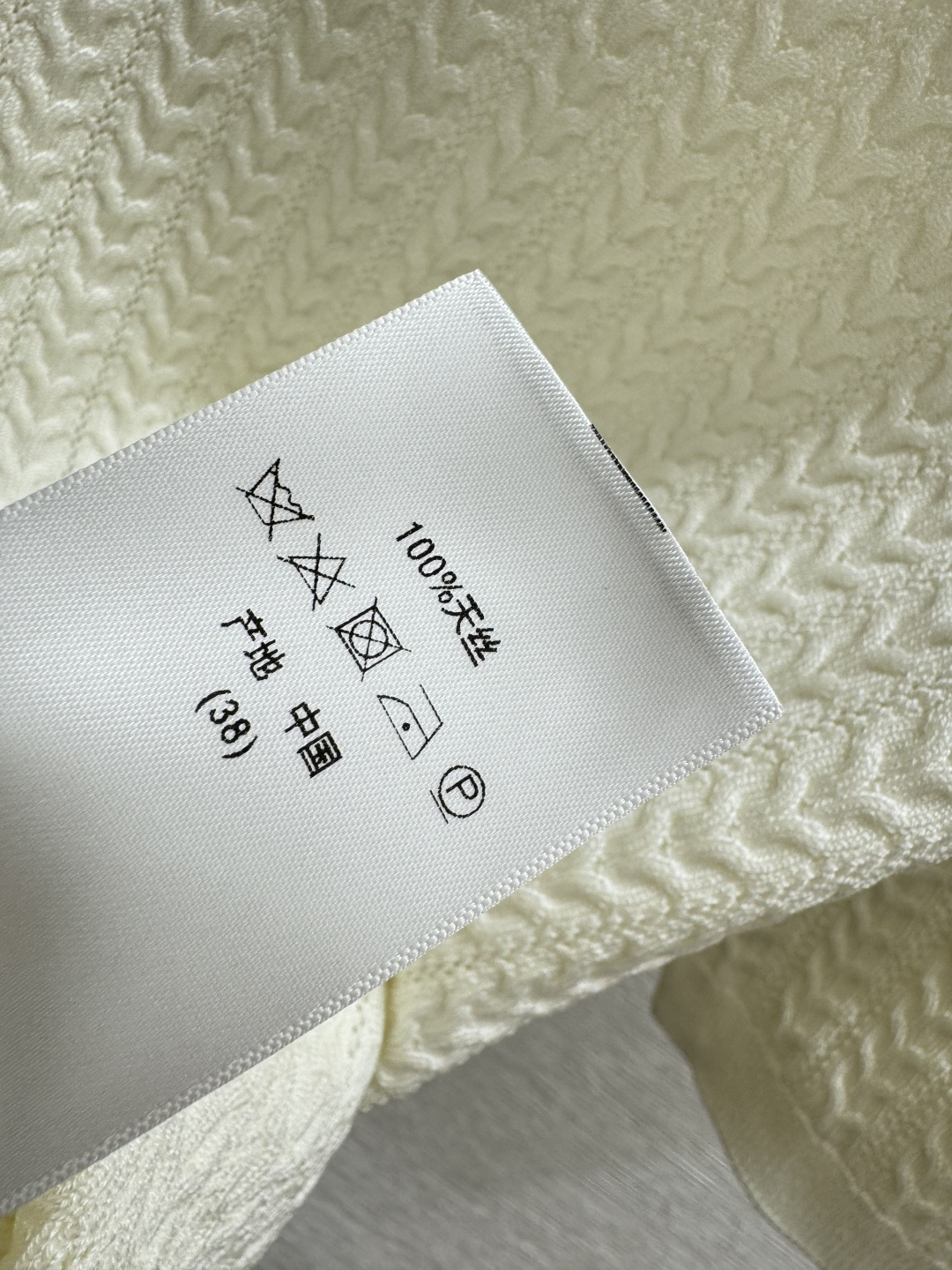 🆕AW家🆕 早春新款 重工钉珠圆领针织短袖颜色：白色 宝蓝尺码：36.38.40