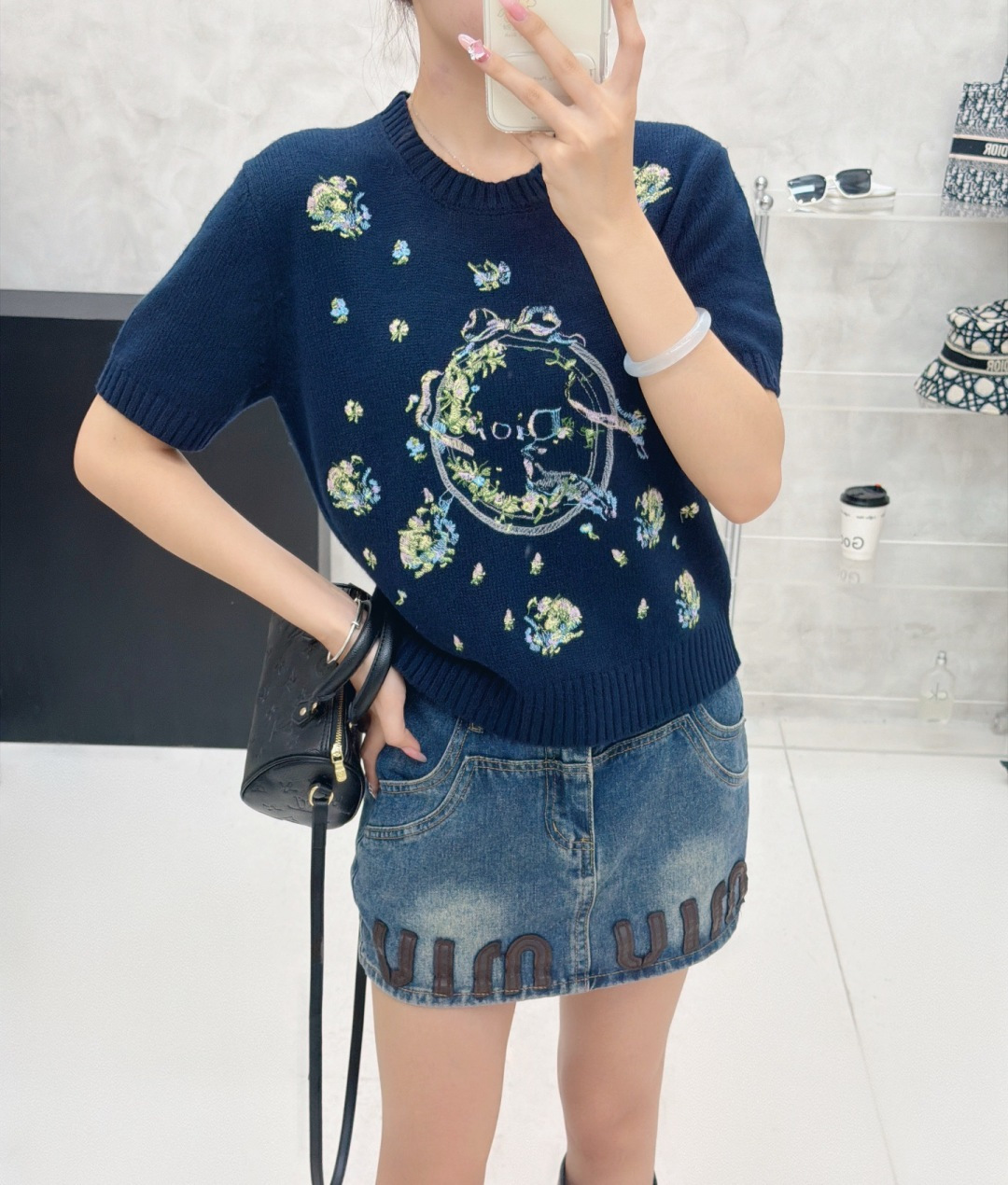🆕D家🆕 早春新款 撞色花卉圆领针织短袖颜色：白色 宝蓝尺码：36.38.40