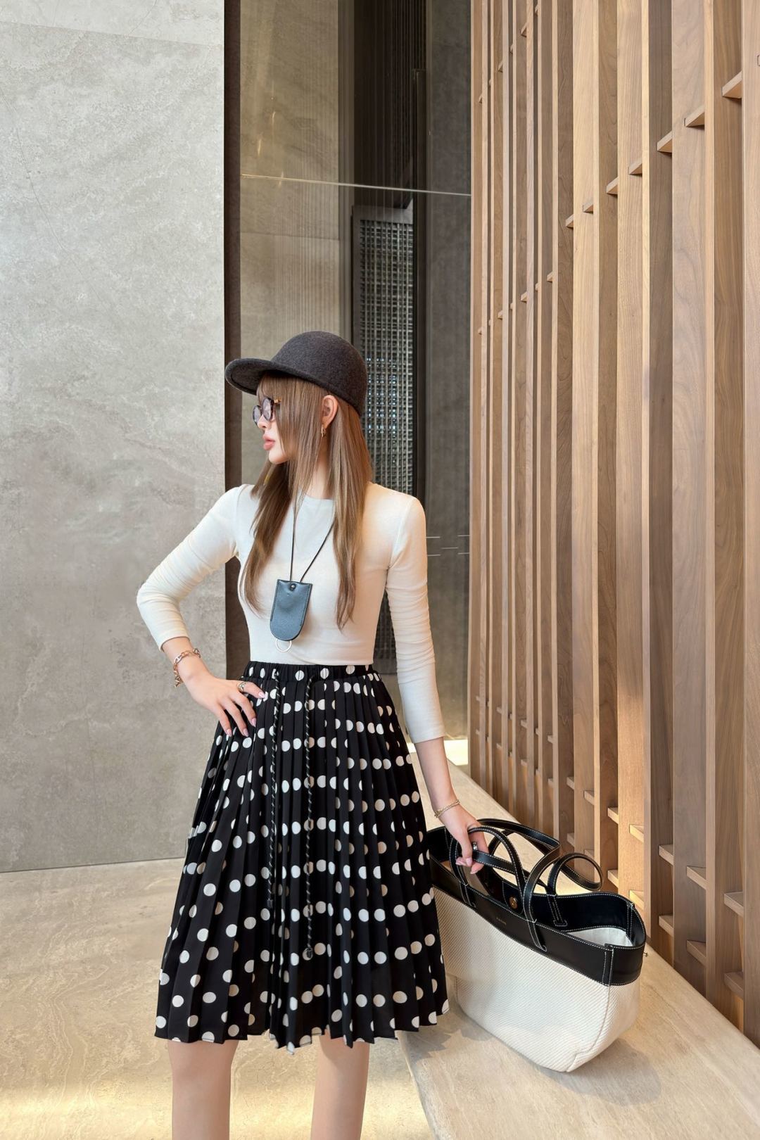 🆕M家🆕 早春新款 撞色波点简约半裙颜色：白色 黑色尺码：36.38.40