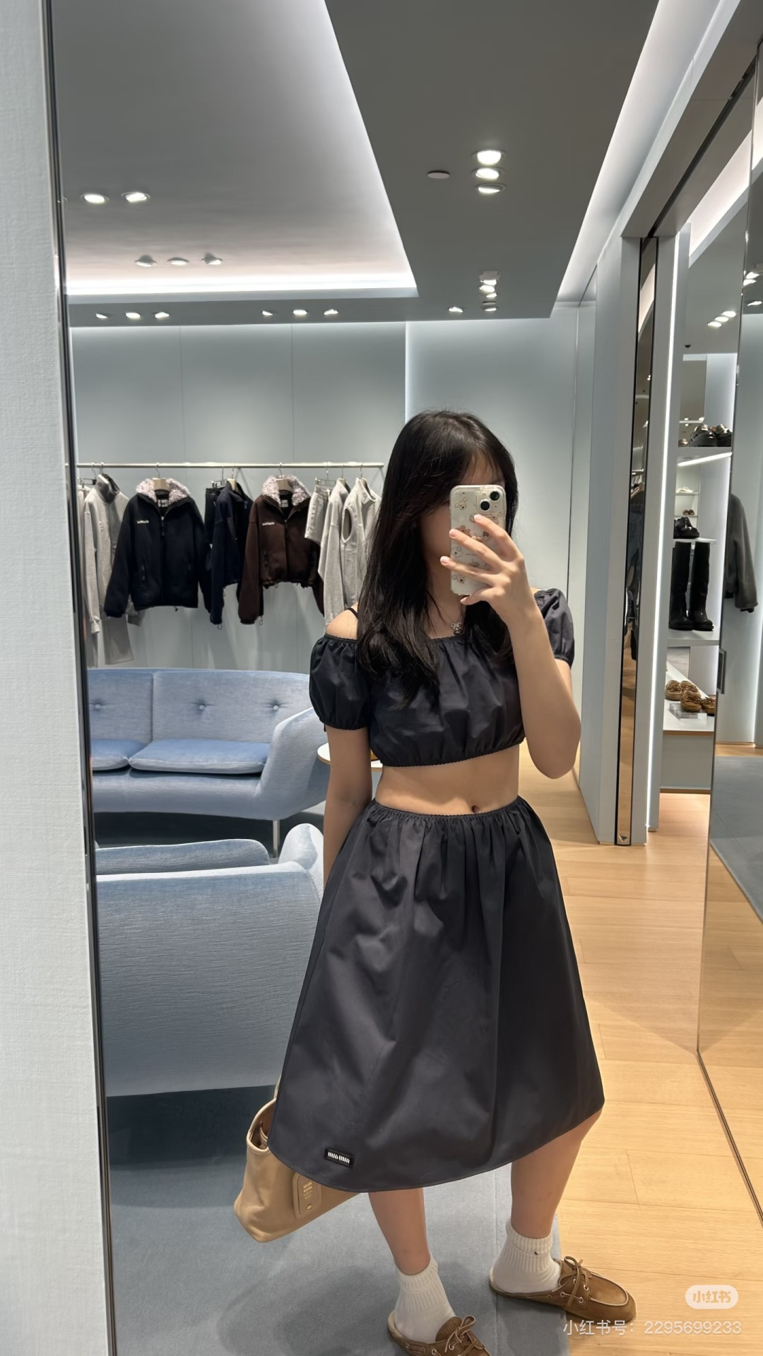 🆕M家🆕 早春新款 纯色简约半裙颜色：黑色尺码：36.38.40