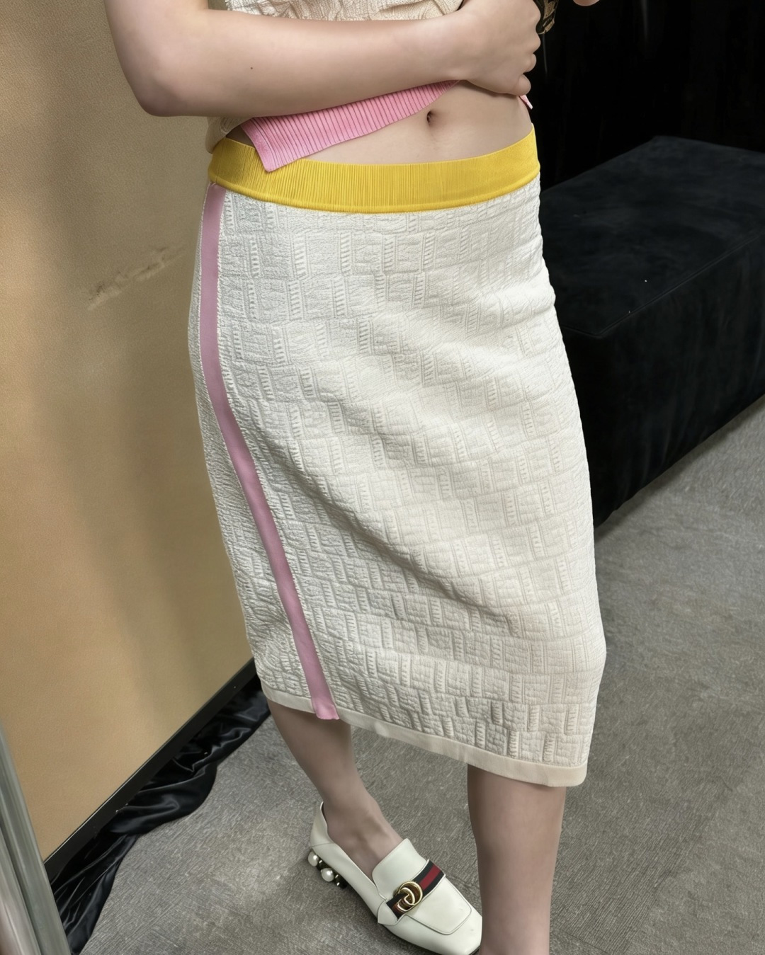 🆕F家🆕 早春新款 撞色老花字母针织半裙颜色：杏色尺码：36.38.40