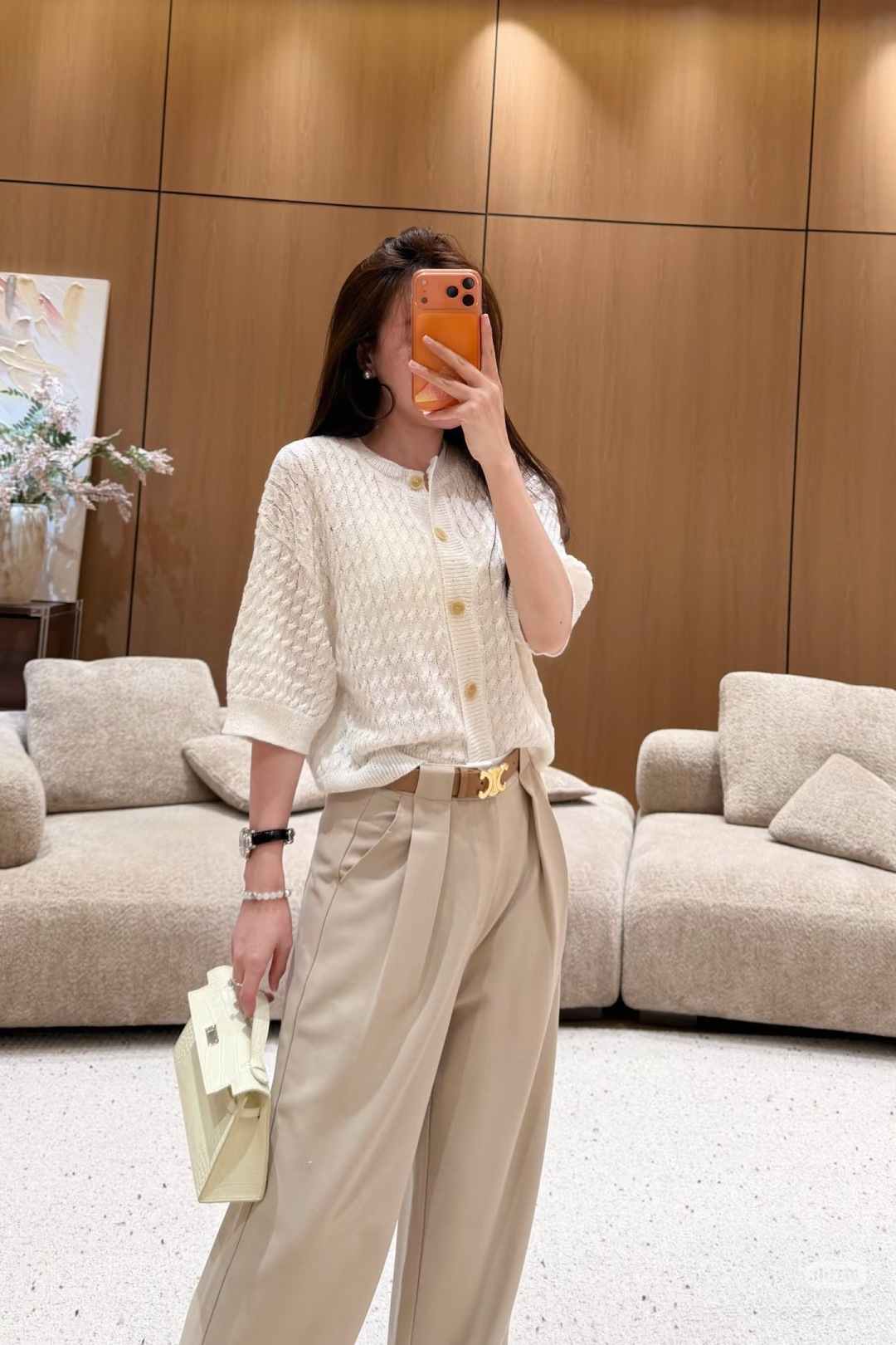 🆕BC家🆕 早春新款 纯色珠片圆领针织短袖开衫颜色：白色 粉色尺码：36.38.40