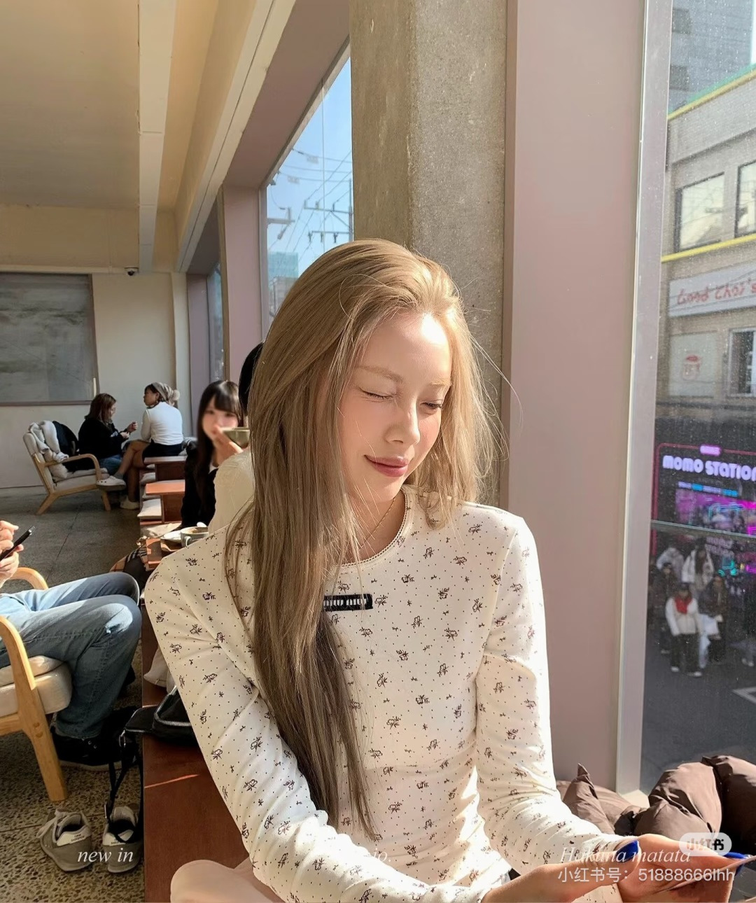 🆕M家🆕 早春新款 撞色花卉圆领针织长袖颜色：白色 尺码：36.38.40