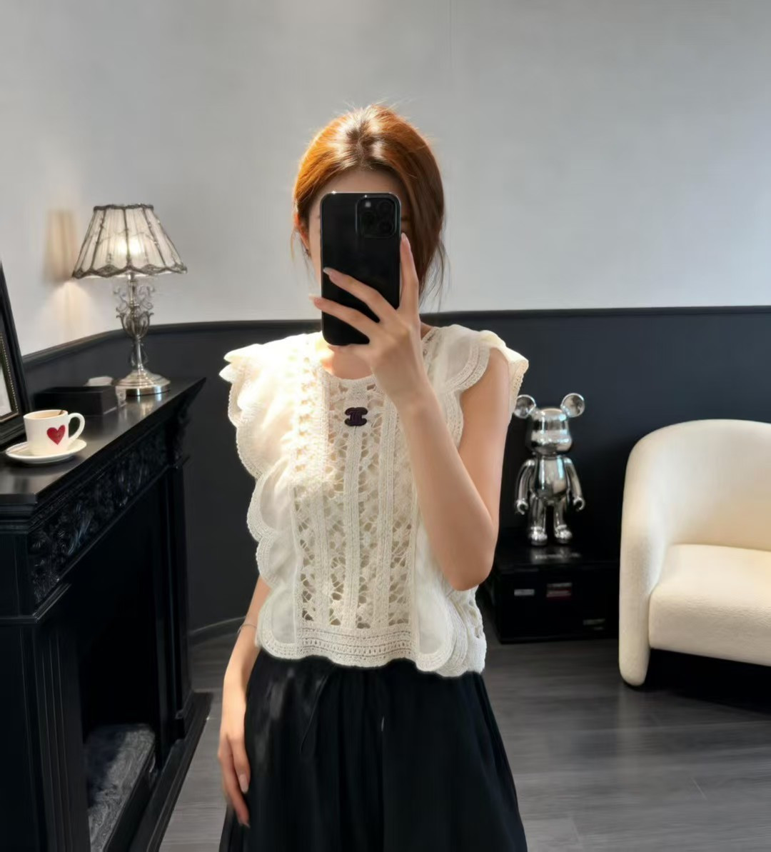 🆕CH家🆕 早春新款 纯色花卉镂空圆领针织背心颜色：白色 尺码：36.38.40