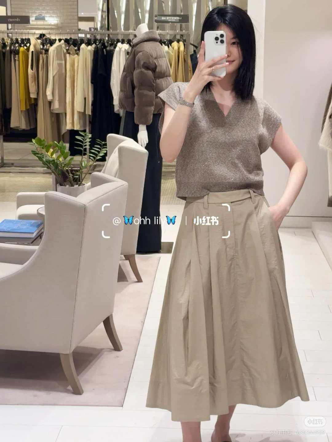 🆕BC家🆕 早春新款 纯色珠片V领针织背心颜色：白色 卡其尺码：36.38.40