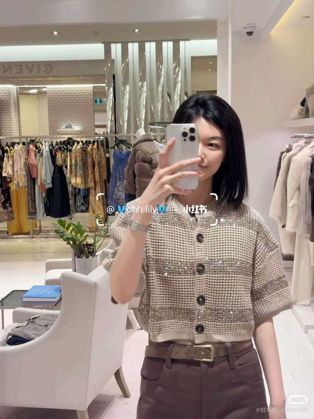 🆕BC家🆕 早春新款 撞色珠片镂空圆领针织短袖开衫颜色：卡其 绿色尺码：36.38.40