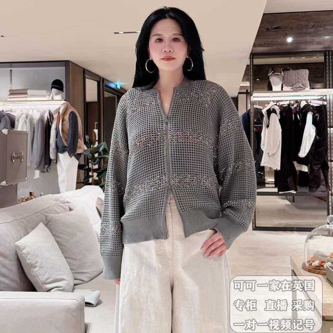 🆕BC家🆕 早春新款 纯色珠片镂空圆领针织长袖开衫颜色：卡其 绿色尺码：36.38.40