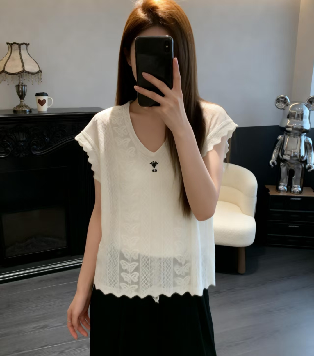 🆕D家🆕 早春新款 纯色花卉V领针织背心颜色：白色尺码：36.38.40