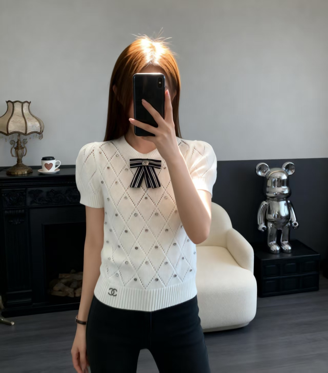 🆕CH家🆕 早春新款 撞色蝴蝶结钉珠菱格圆领针织短袖颜色：白色 黄色尺码：36.38.40