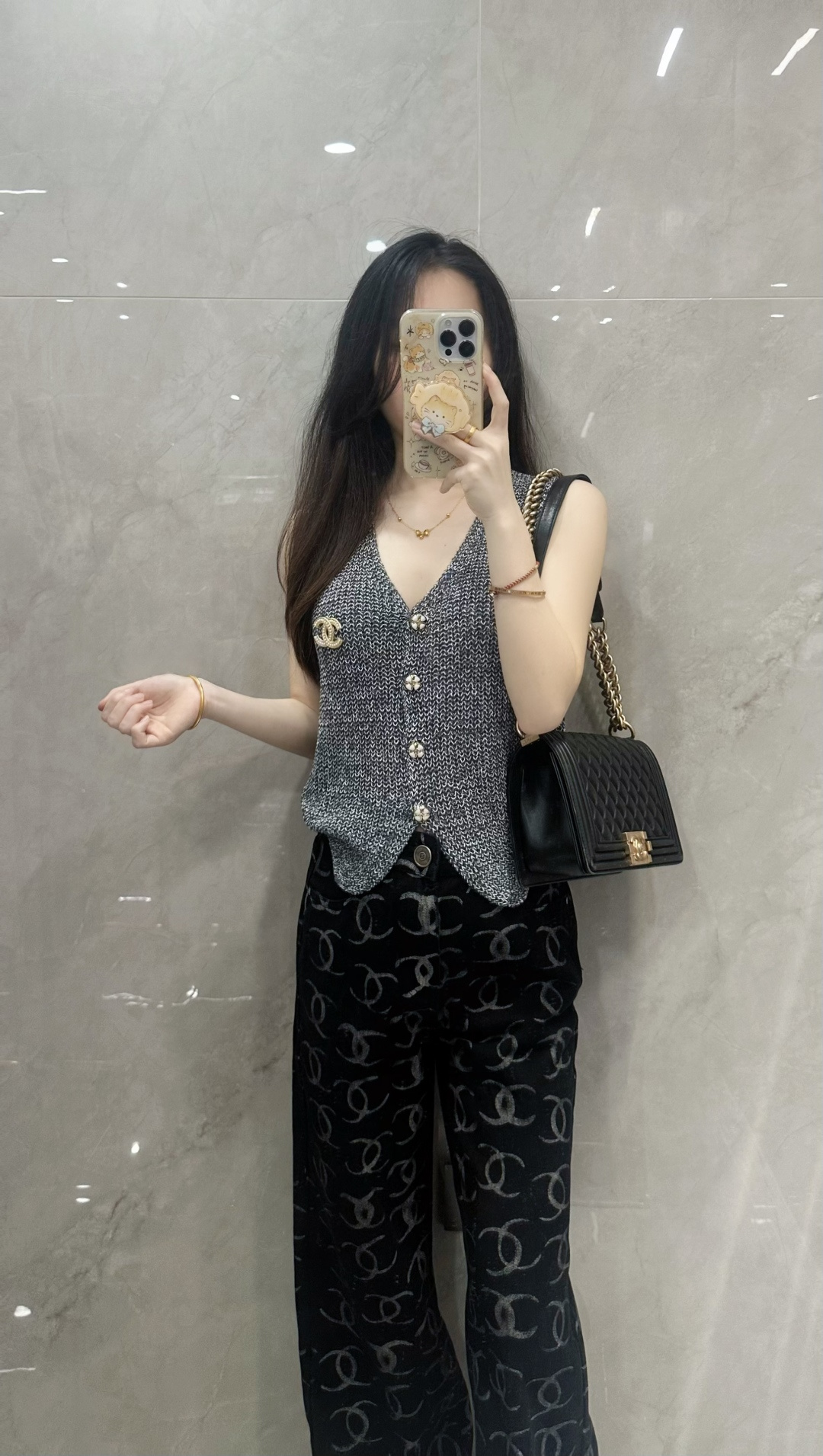 🆕CH家🆕 早春新款 纯色简约V领针织背心开衫颜色：咖啡 黑色尺码：36.38.40