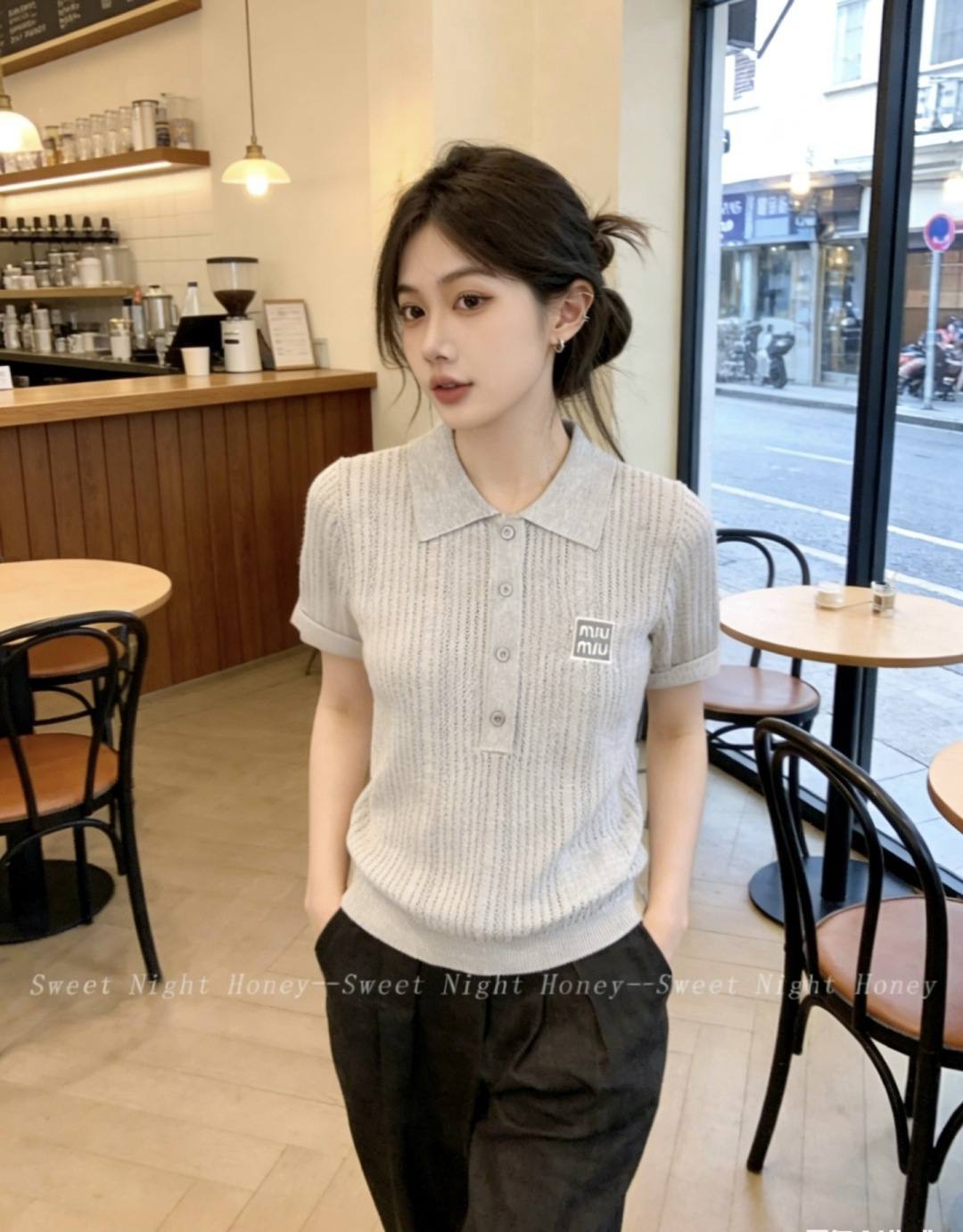 🆕M家🆕 早春新款 纯色简约翻领镂空针织短袖颜色：卡其 灰色尺码：36.38.40