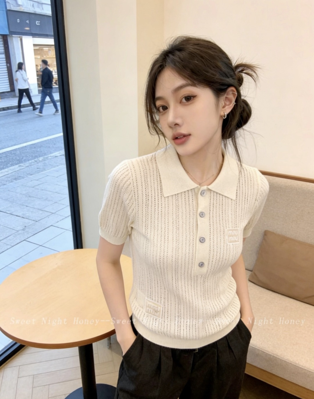 🆕M家🆕 早春新款 纯色简约翻领镂空针织短袖颜色：卡其 灰色尺码：36.38.40