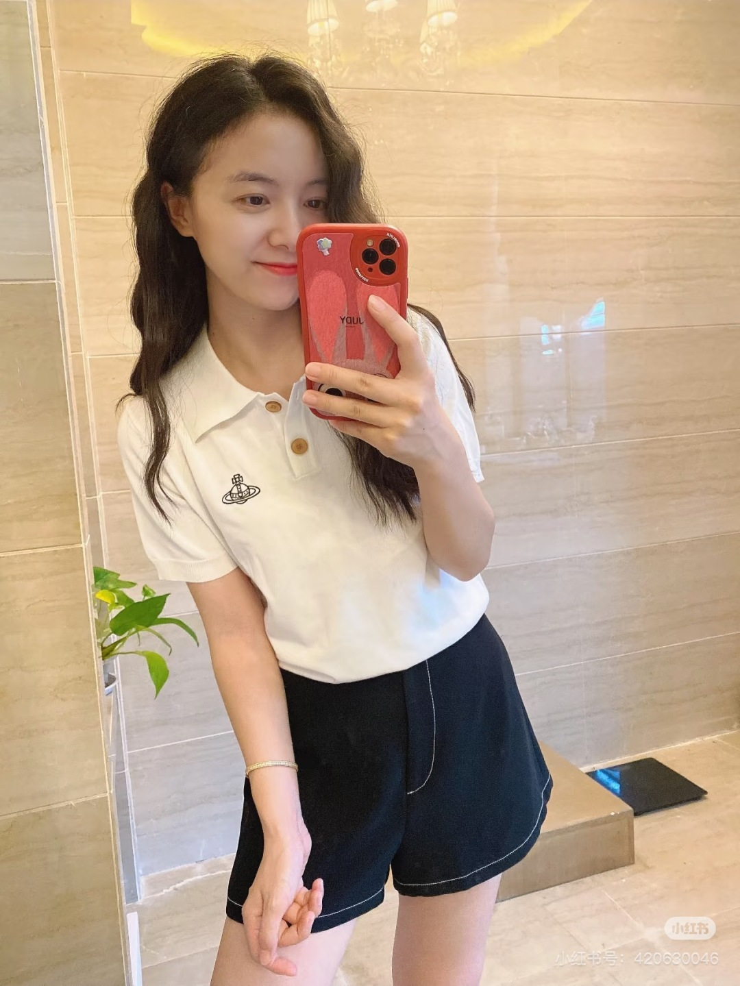 🆕VI家🆕 早春新款 纯色简约翻领针织短袖颜色：白色 粉色尺码：36.38.40