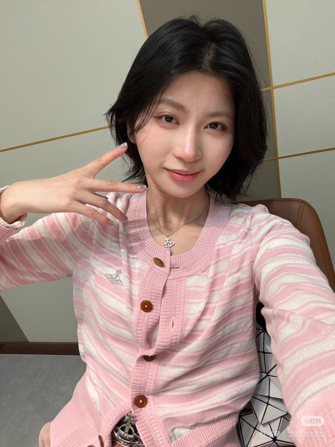 🆕VI家🆕 早春新款 撞色条纹圆领针织长袖开衫颜色：粉色 蓝色尺码：36.38.40