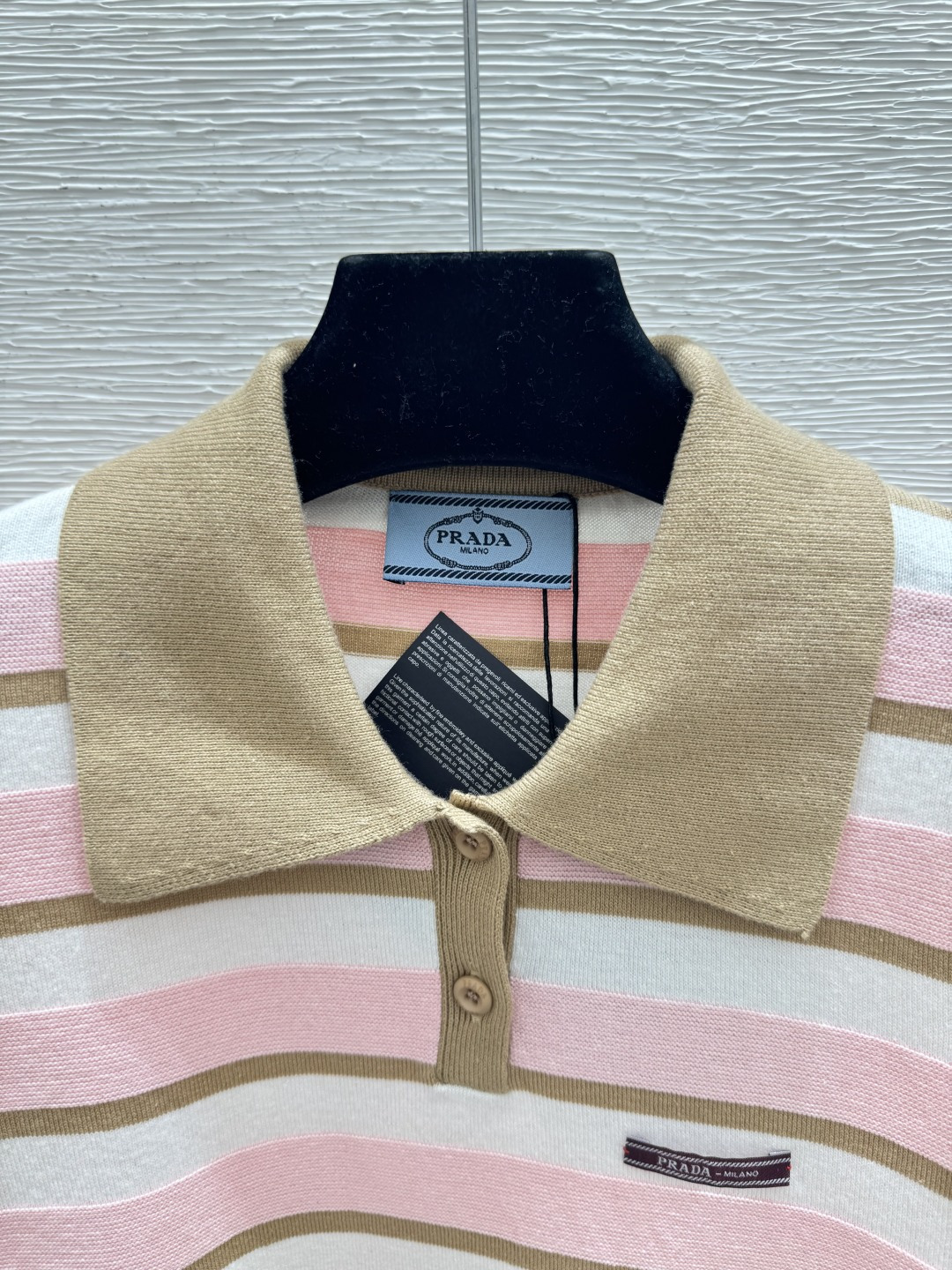 🆕P家🆕 春夏季新款 翻领条纹针织短袖颜色：粉色 尺码：36.38.40