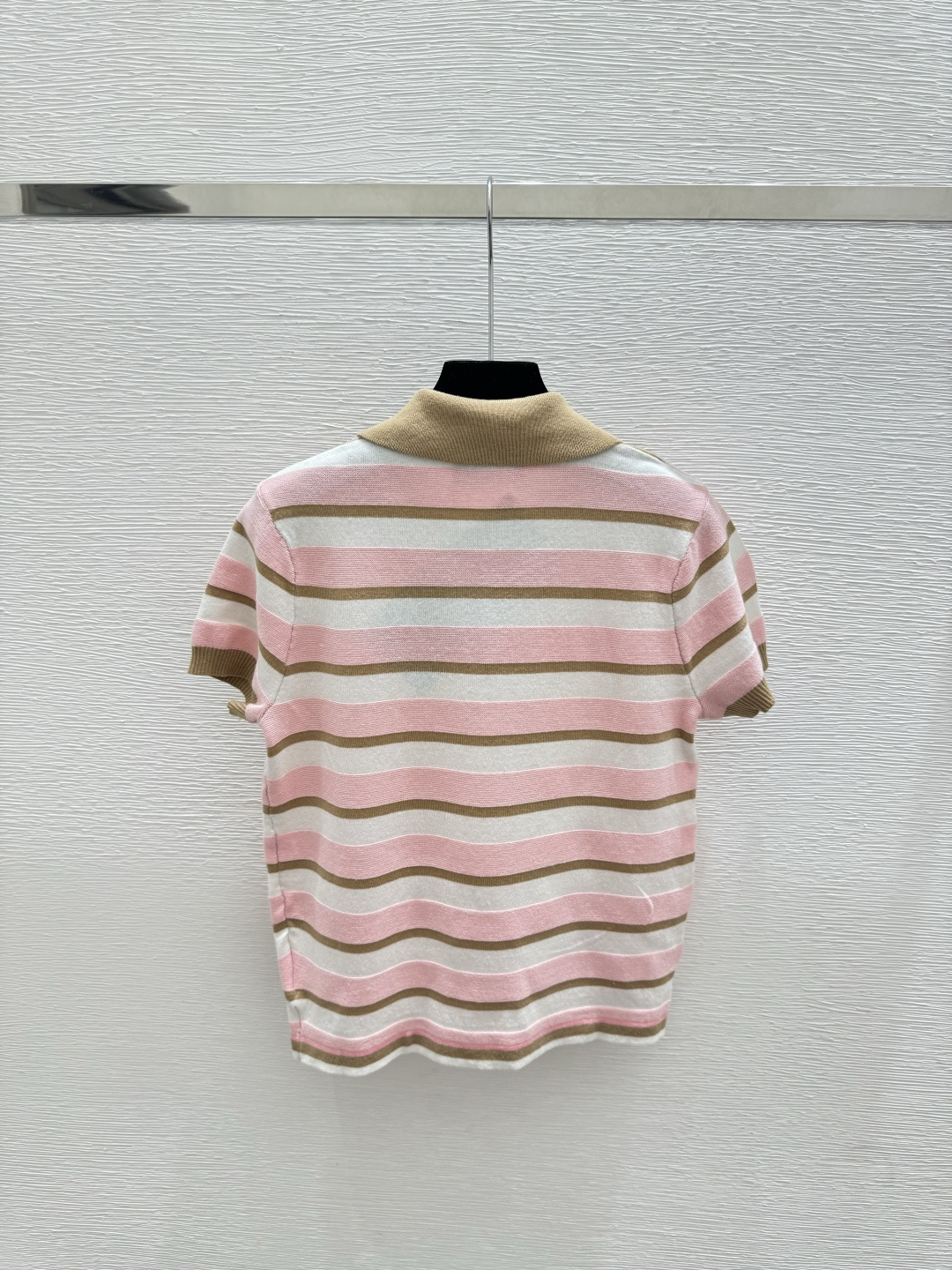 🆕P家🆕 春夏季新款 翻领条纹针织短袖颜色：粉色 尺码：36.38.40