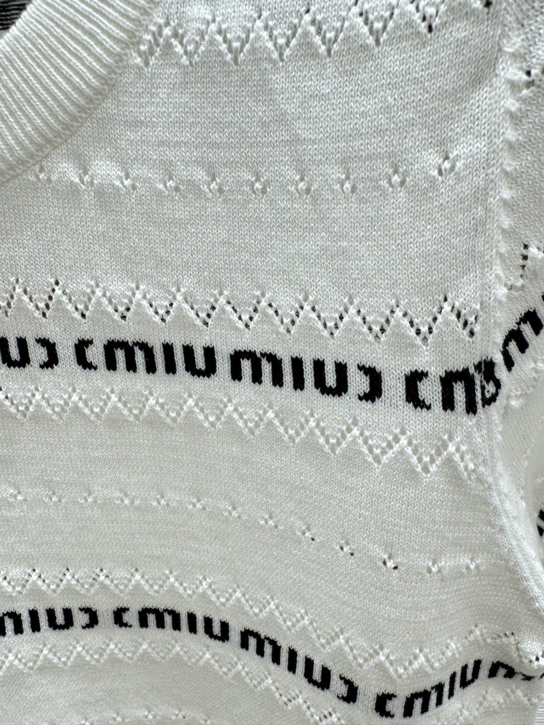 🆕m家🆕 春夏季新款 字母条纹针织短袖颜色：粉色 白色 咖啡色尺码：36.38.40