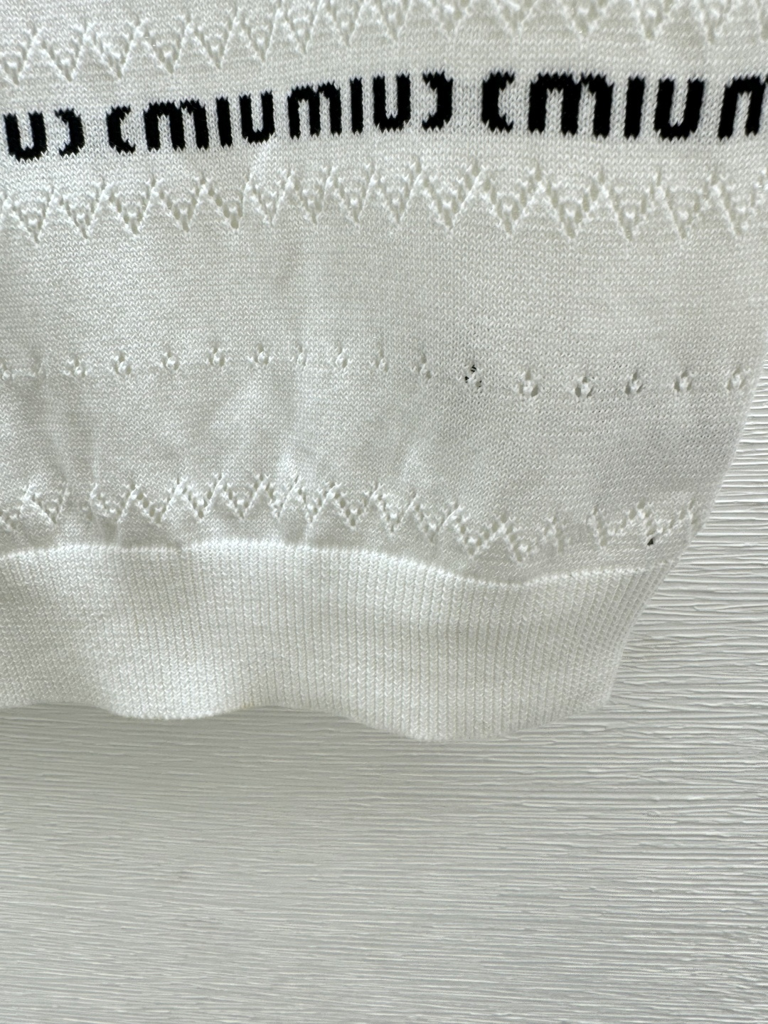 🆕m家🆕 春夏季新款 字母条纹针织短袖颜色：粉色 白色 咖啡色尺码：36.38.40