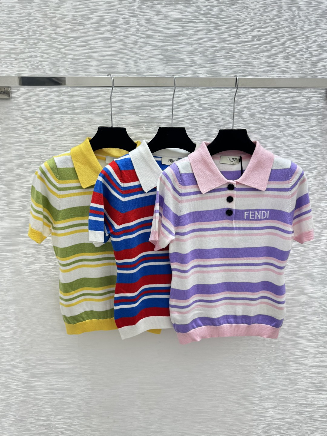 🆕F家🆕 春夏季新款 翻领条纹针织短袖颜色：粉色 黄色 蓝色尺码：36.38.40