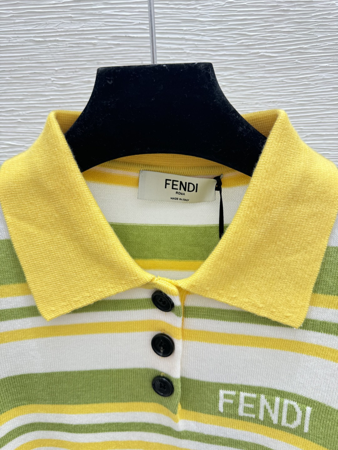 🆕F家🆕 春夏季新款 翻领条纹针织短袖颜色：粉色 黄色 蓝色尺码：36.38.40