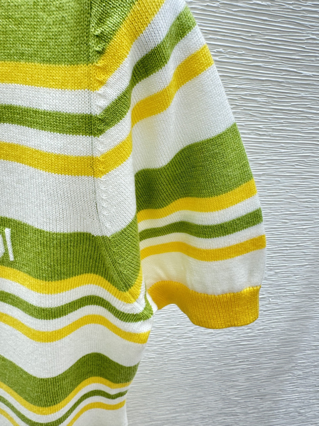 🆕F家🆕 春夏季新款 翻领条纹针织短袖颜色：粉色 黄色 蓝色尺码：36.38.40