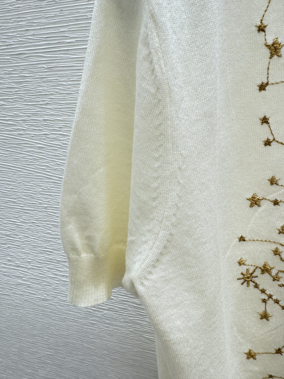 🆕D家🆕 春夏季新款 星座刺绣针织短袖颜色：白色尺码：36.38.40