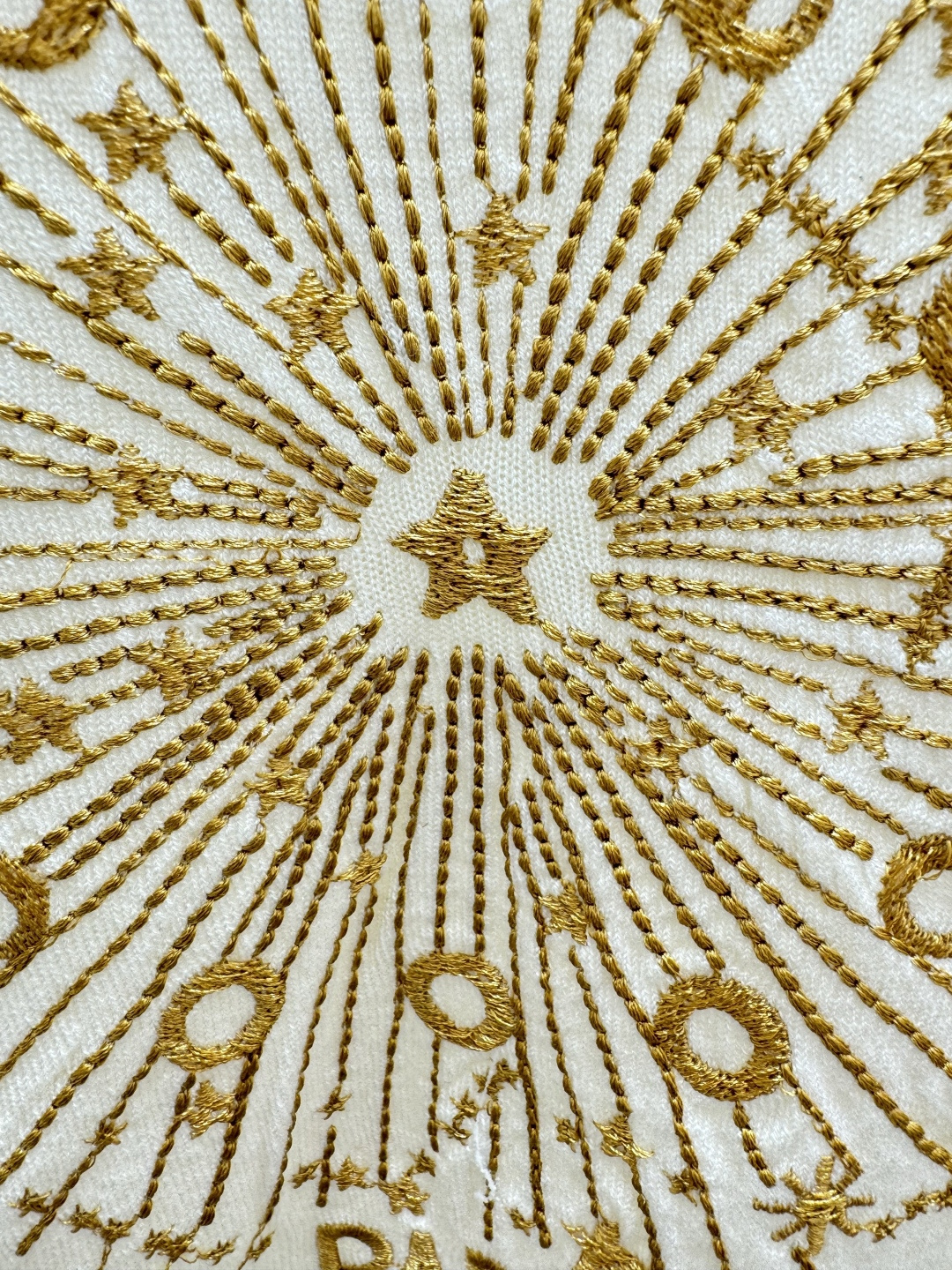 🆕D家🆕 春夏季新款 星座刺绣针织短袖颜色：白色尺码：36.38.40