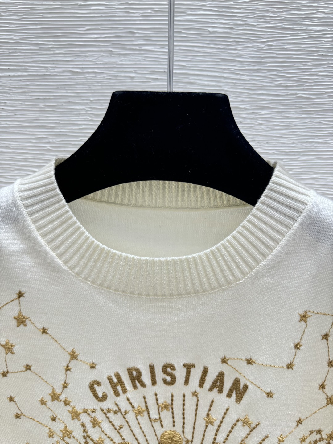 🆕D家🆕 春夏季新款 星座刺绣针织短袖颜色：白色尺码：36.38.40