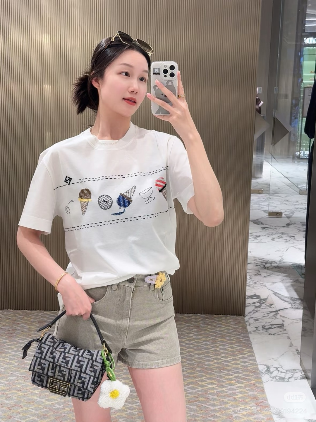 🆕F家🆕 早春新款 撞色甜筒圆领简约短袖颜色：白色尺码：36.38.40