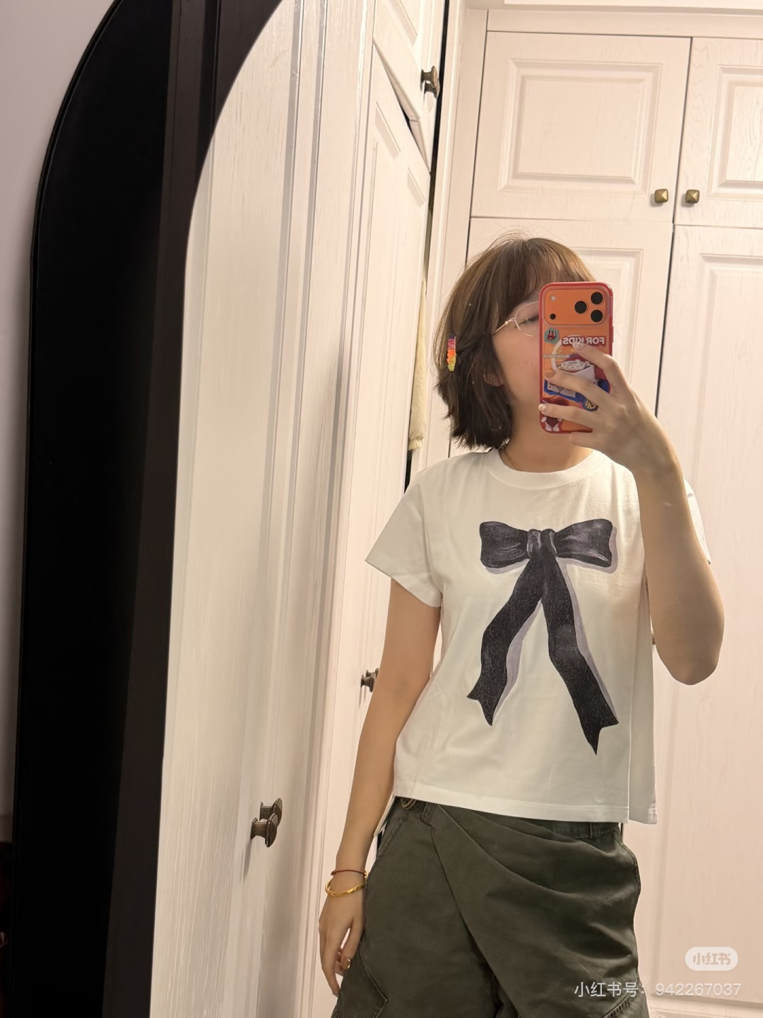 🆕Miss家🆕 早春新款 撞色蝴蝶结圆领简约短袖颜色：白色 黑色尺码：36.38.40