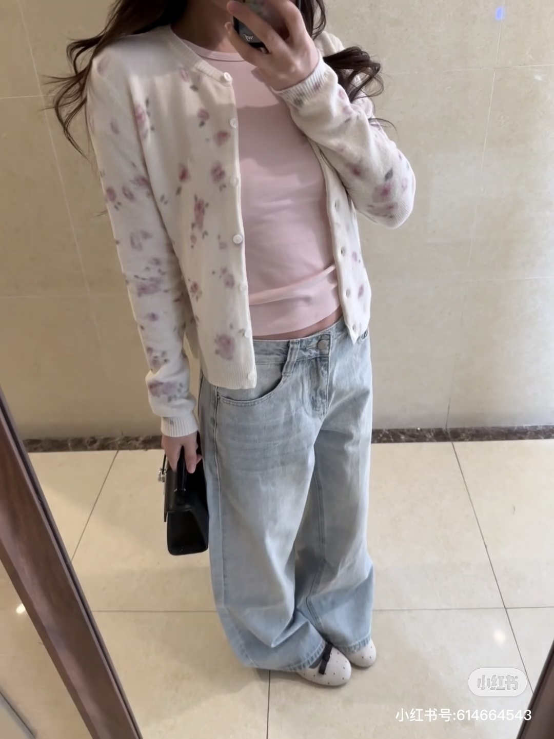 🆕D家🆕 早春新款 撞色花卉圆领针织长袖开衫颜色：白色尺码：36.38.40