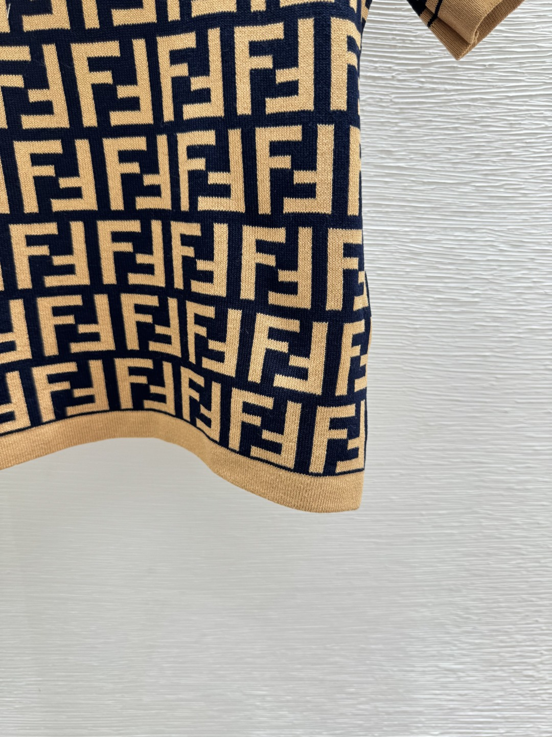 🆕F家🆕 早春新款 撞色老花字母翻领针织短袖颜色：卡其 宝蓝尺码：36.38.40