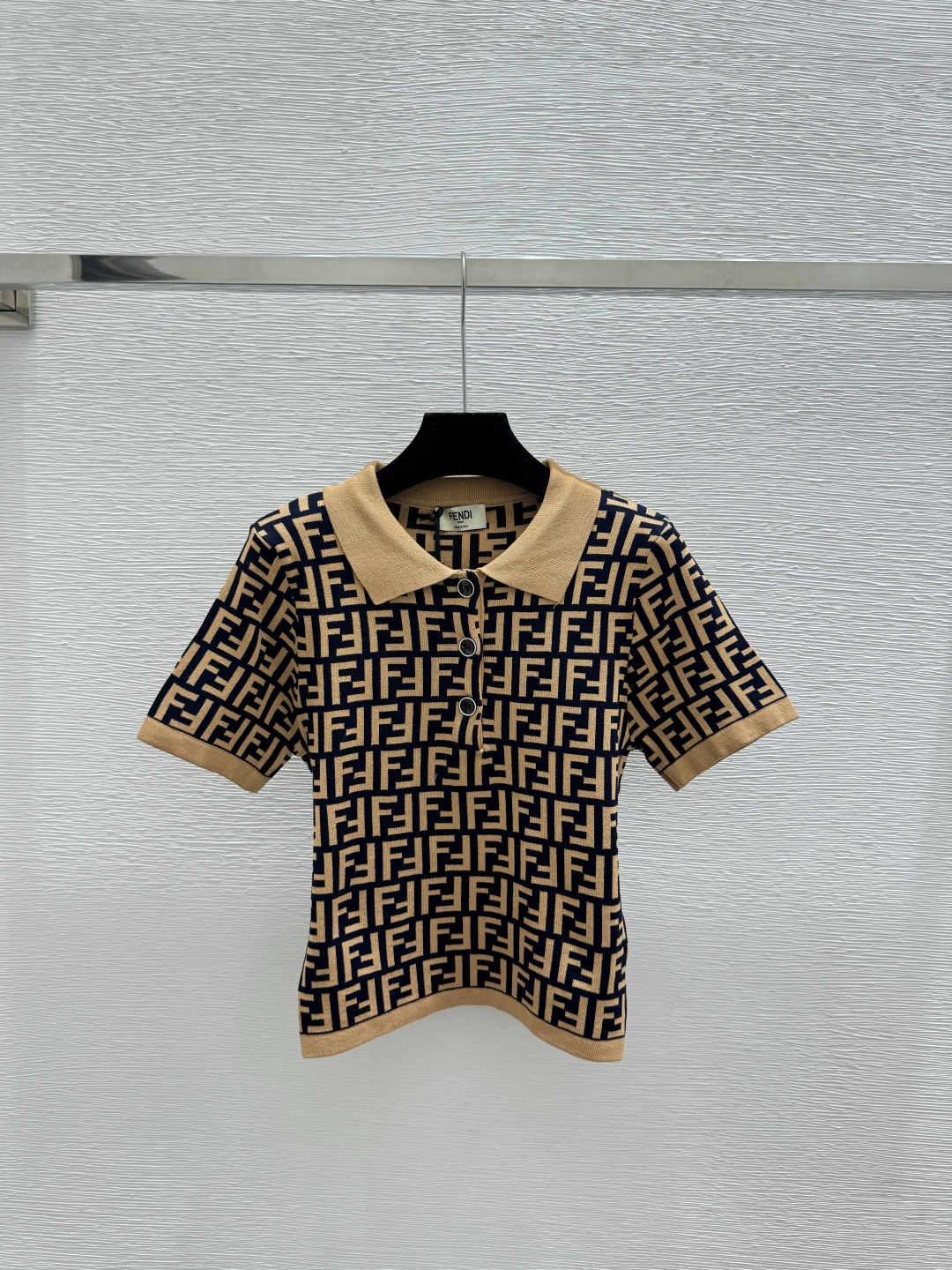 🆕F家🆕 早春新款 撞色老花字母翻领针织短袖颜色：卡其 宝蓝尺码：36.38.40