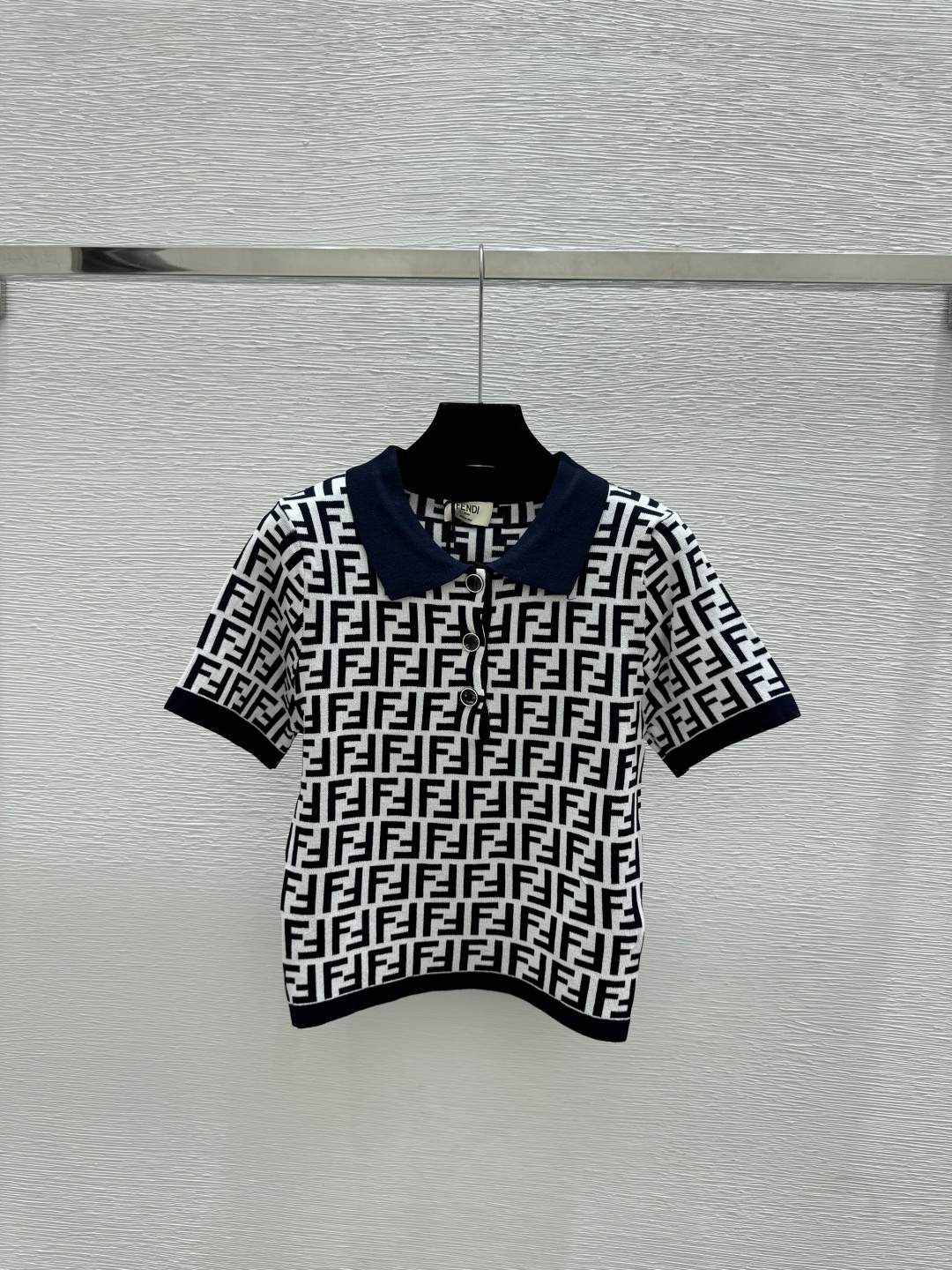 🆕F家🆕 早春新款 撞色老花字母翻领针织短袖颜色：卡其 宝蓝尺码：36.38.40