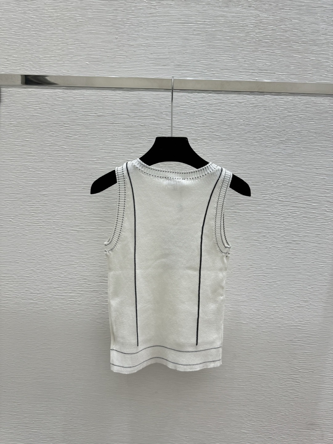 🆕CH家🆕 早春新款 撞色蝴蝶结V领针织背心颜色：白色 尺码：36.38.40