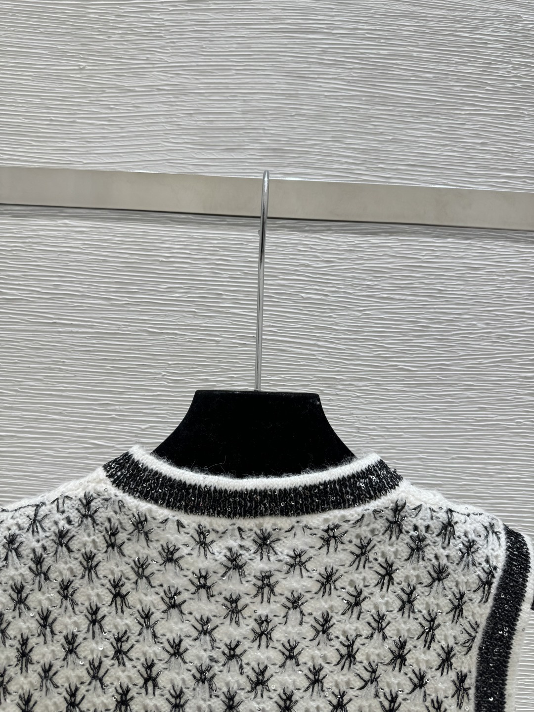 🆕CH家🆕 早春新款 撞色菱格珠片V领针织背心开衫颜色：白色尺码：36.38.40