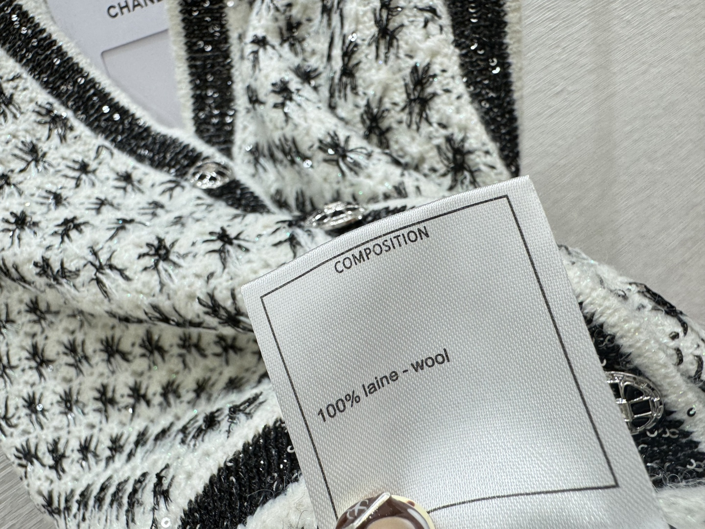 🆕CH家🆕 早春新款 撞色菱格珠片V领针织背心开衫颜色：白色尺码：36.38.40