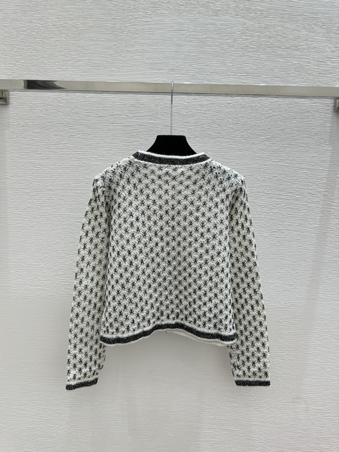 🆕CH家🆕 早春新款 撞色菱格珠片V领针织长袖开衫颜色：白色尺码：36.38.40