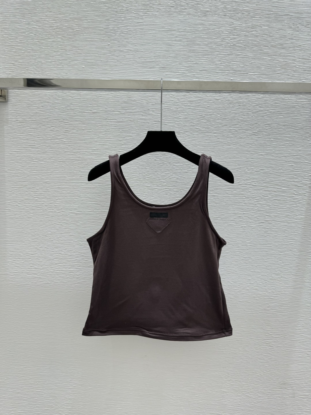 🆕P家🆕 早春新款 纯色简约圆领背心颜色：白色 咖啡尺码：36.38.40