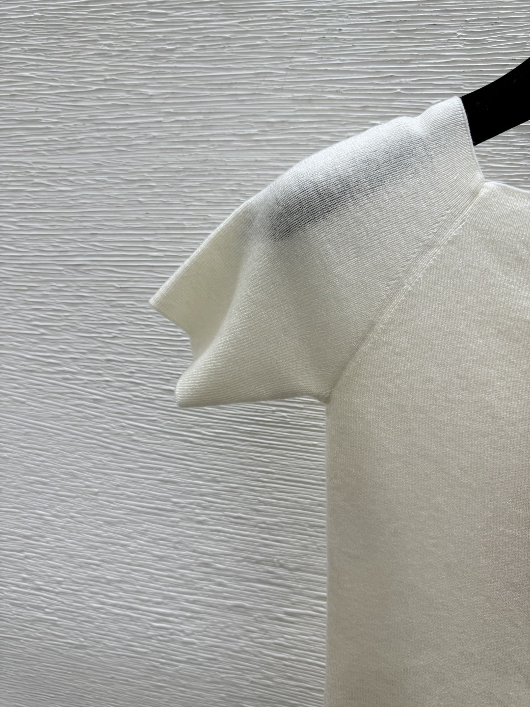 🆕M家🆕 早春新款 纯色简约针织短袖颜色：白色尺码：36.38.40